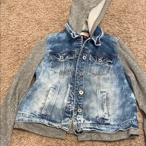 SWEATSHIRT/DENIM JACKET